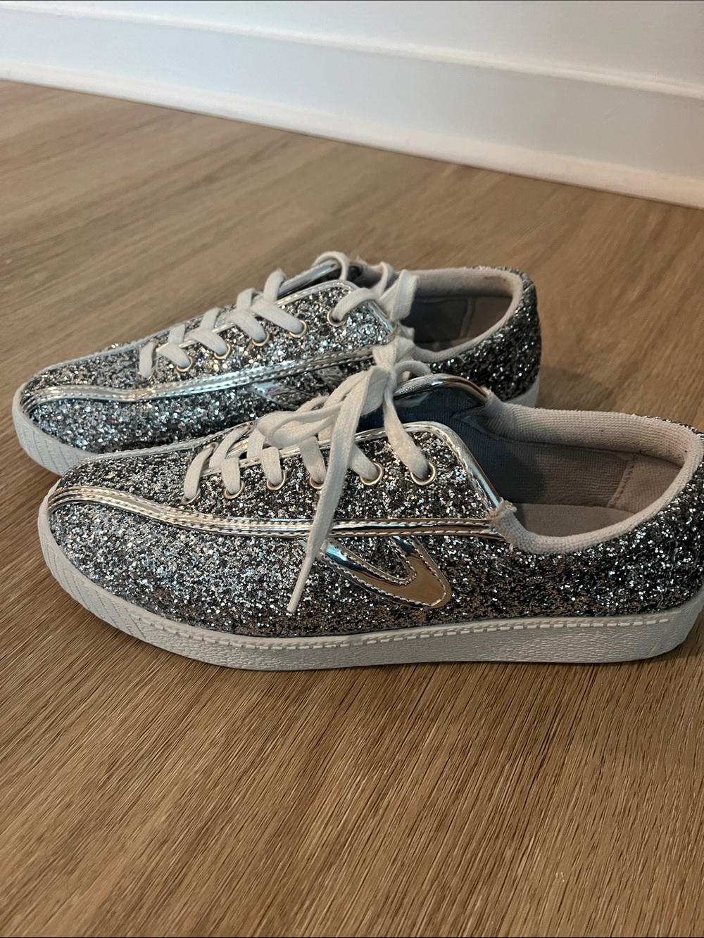 Sparkle Low-Top Sneakers in Silver Glitter